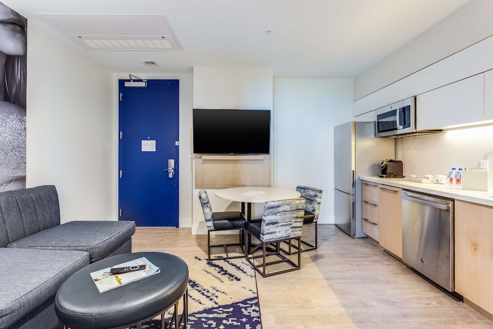SERENA Hotel Aventura Miami Tapestry Collection by Hilton - photo 30