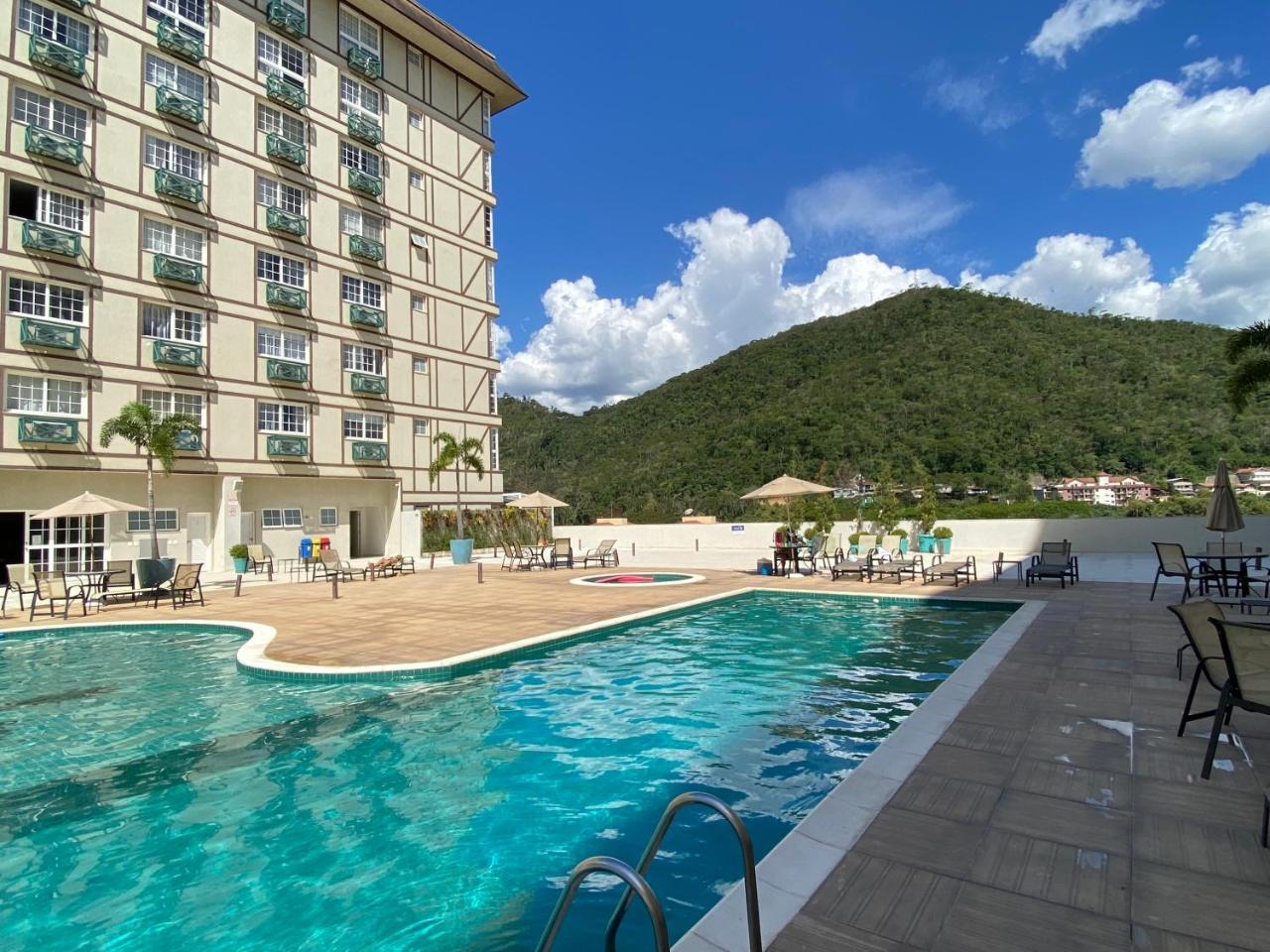 Flat 217 Granja Brasil Com Piscina Em Itaipava — 4-Star Luxury Hotel in Petropolis, Brasil