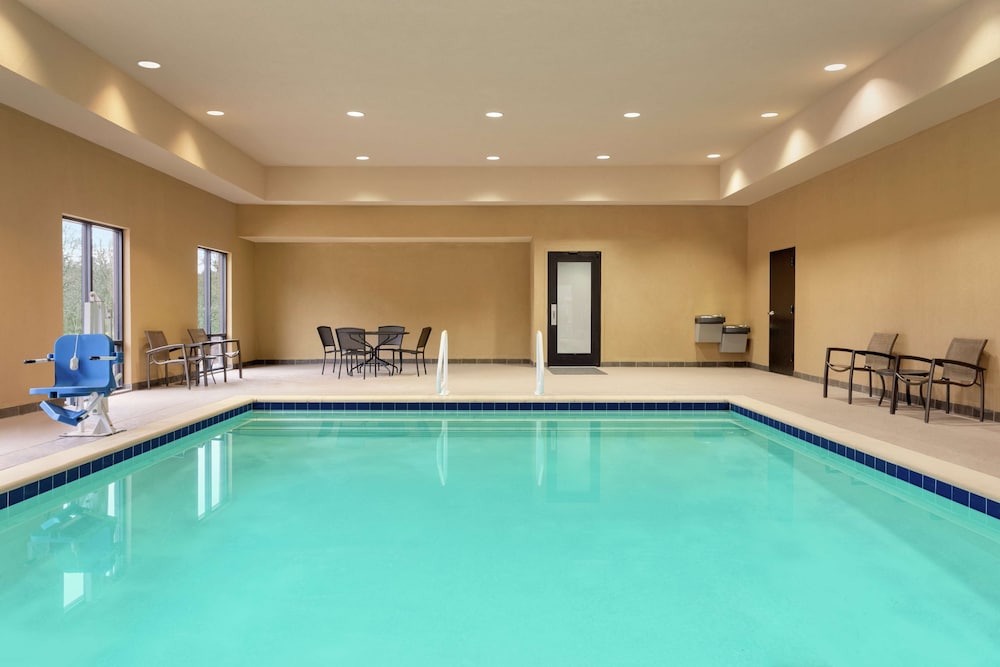Hampton Inn and Suites Pine Bluff - photo 23