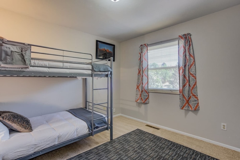4BR Dog friendly Minutes to Garden of the Gods - photo 9