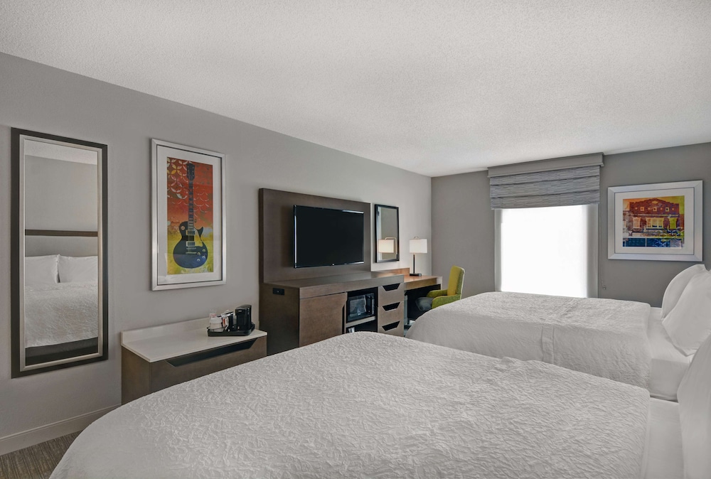 Hampton Inn Gallatin - photo 13