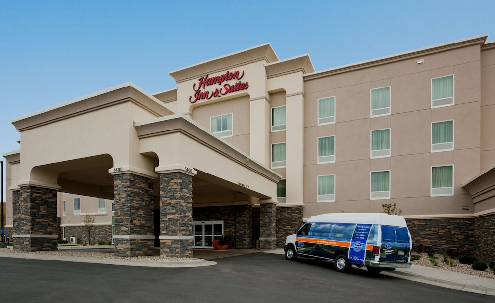 Hampton Inn & Suites Minot Airport - photo 31