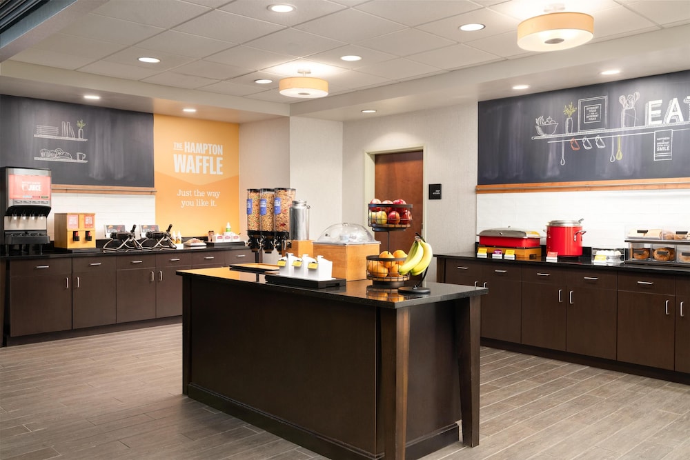 Hampton Inn Fairmont - photo 19