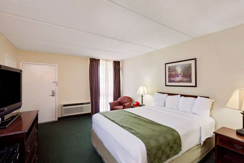 Days Inn by Wyndham Bay City - photo 6