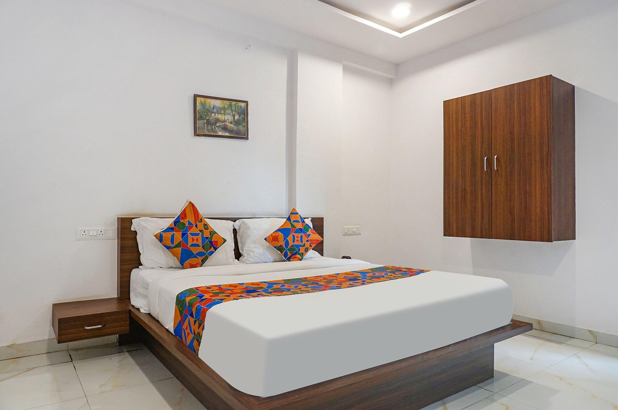 Fabhotel Spot Light — hotel in Sasvad