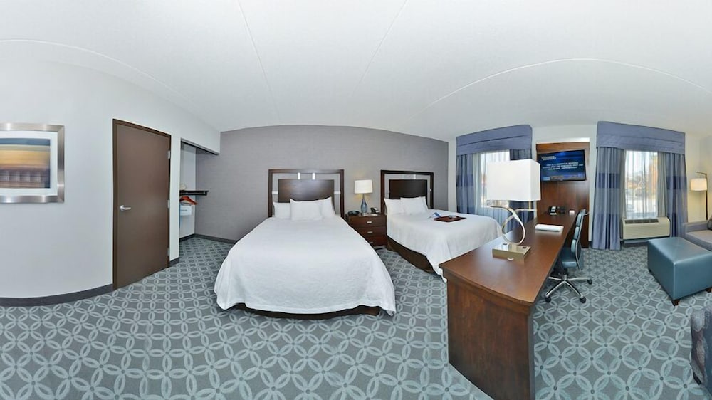 Hampton Inn & Suites Greensboro Coliseum Area - photo 7