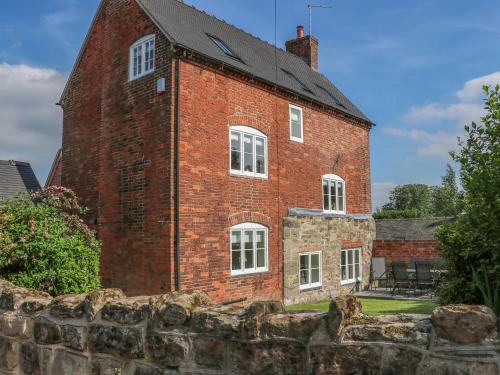 Firtree Cottage — 5-Star Luxury Hotel in Ashby De La Zouch, United Kingdom