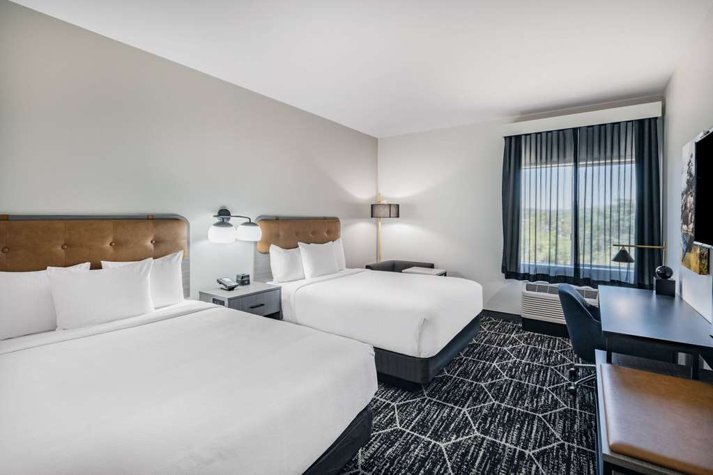 La Quinta Inn & Suites by Wyndham Yucaipa - photo 18