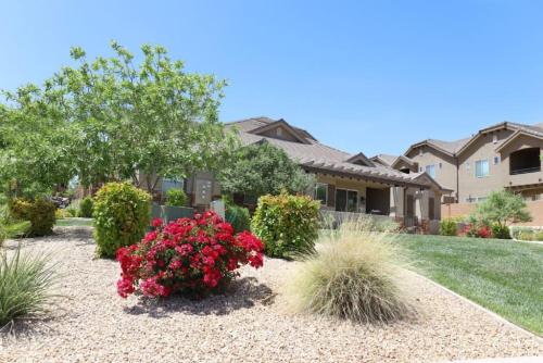 Casa Del Osos with Yard Pool and Spa — 4-Star Luxury Hotel in Washington, United States