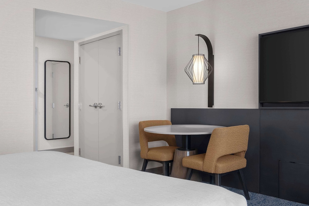 Embassy Suites by Hilton El Paso - photo 19