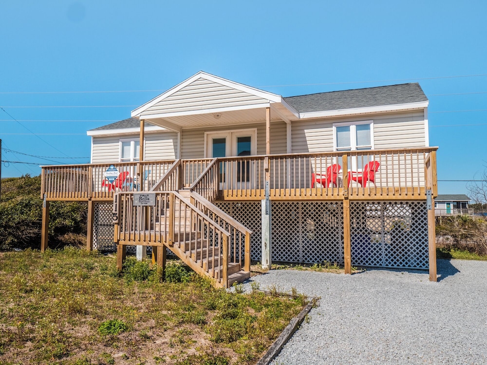 Bella Beach House — 4-Star Luxury Hotel in Sneads Ferry, United States
