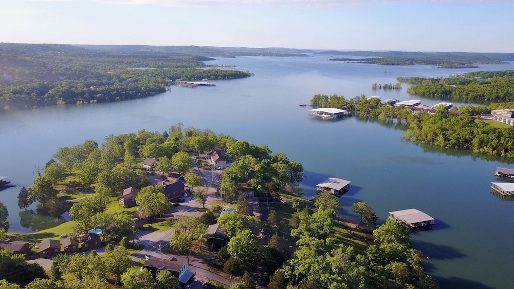 Calm Waters Cabin Resort - photo 105