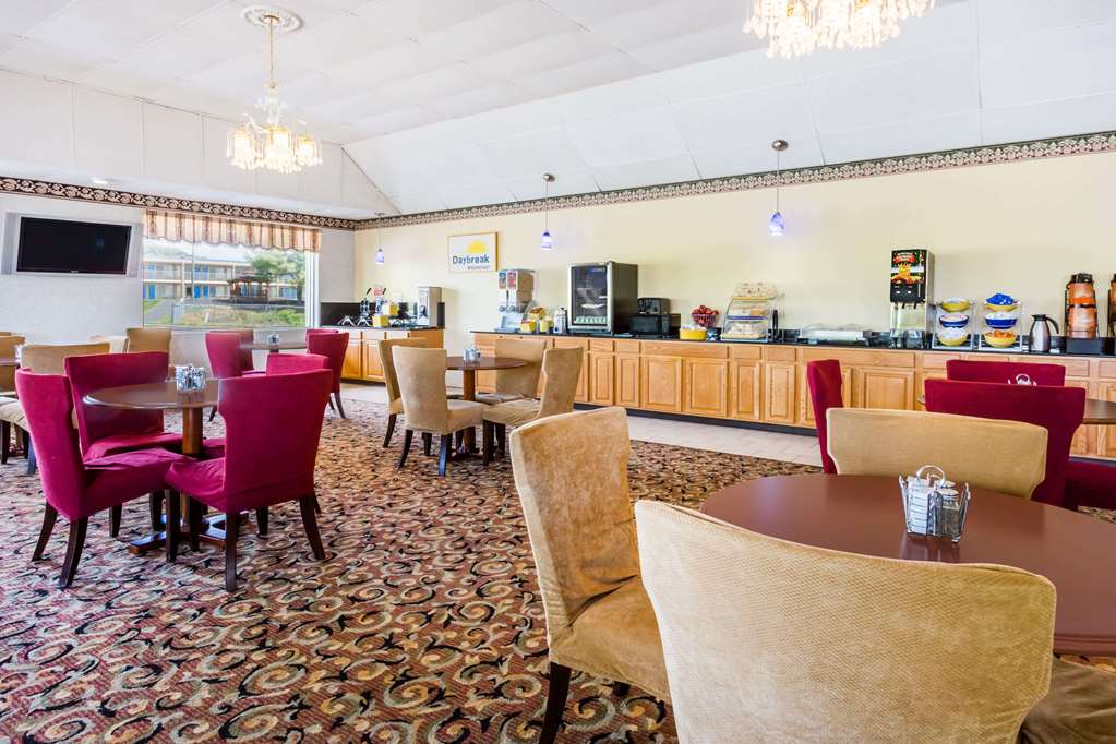 Days Inn by Wyndham Staunton - photo 14