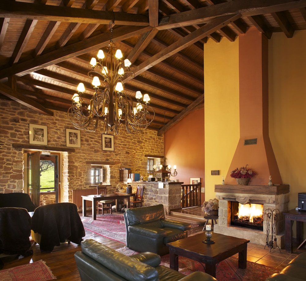 Hotel La Corte de Lugás in Villaviciosa, Spain