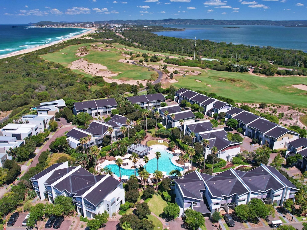 Pullman Magenta Shores Resort in The Entrance, Australia