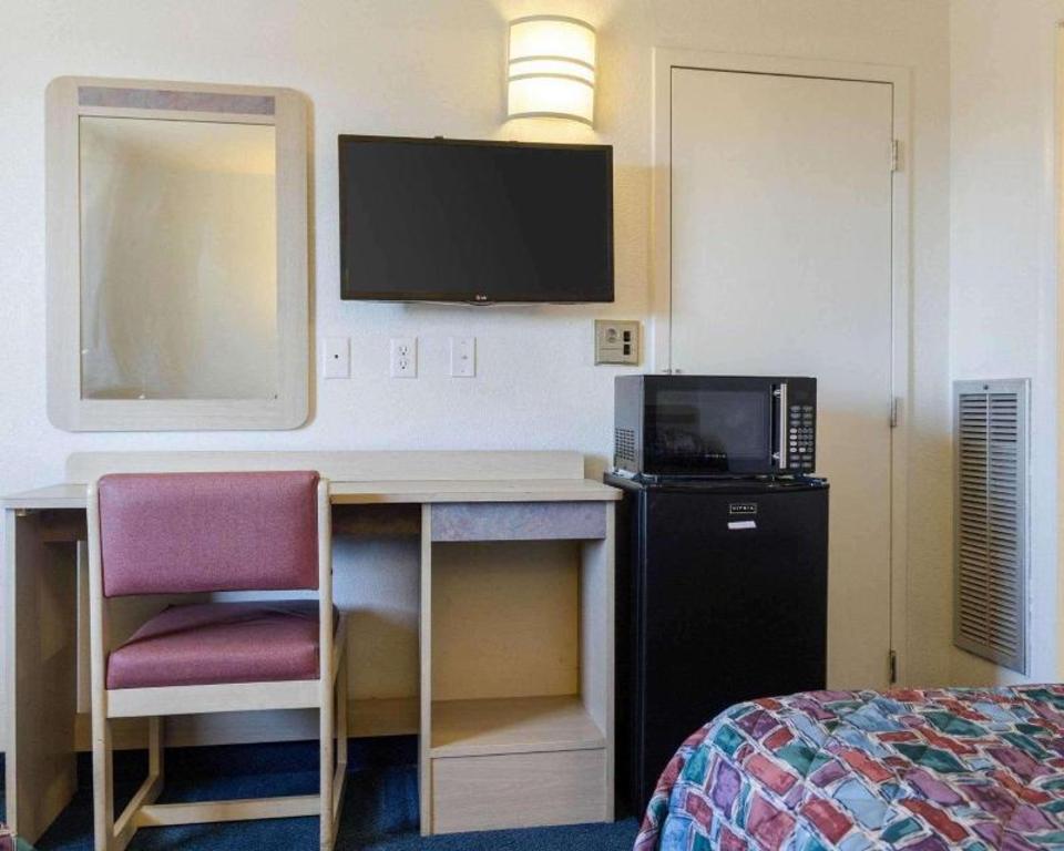 Express Inn Near Columbus Airport - photo 10