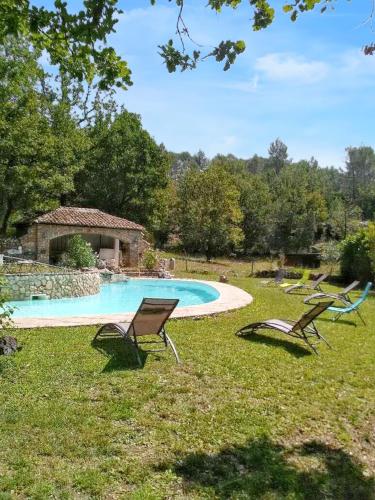 Villa charmante avec piscine privée à Montferrat 125 m — 4-Star Luxury Hotel in Montferrat, France