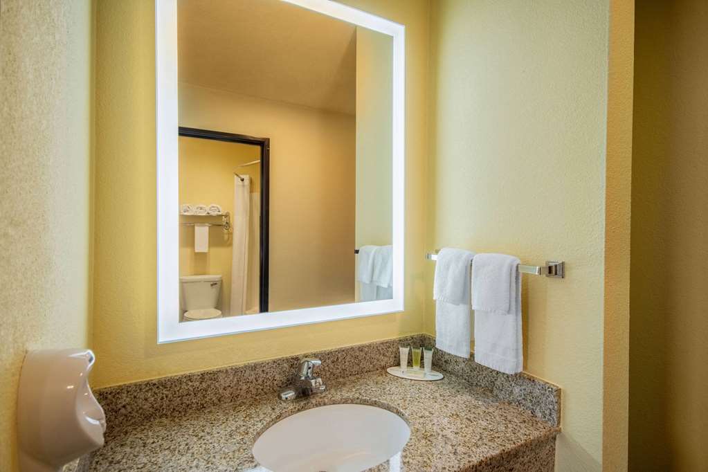 Days Inn by Wyndham Evansdale Waterloo - photo 14