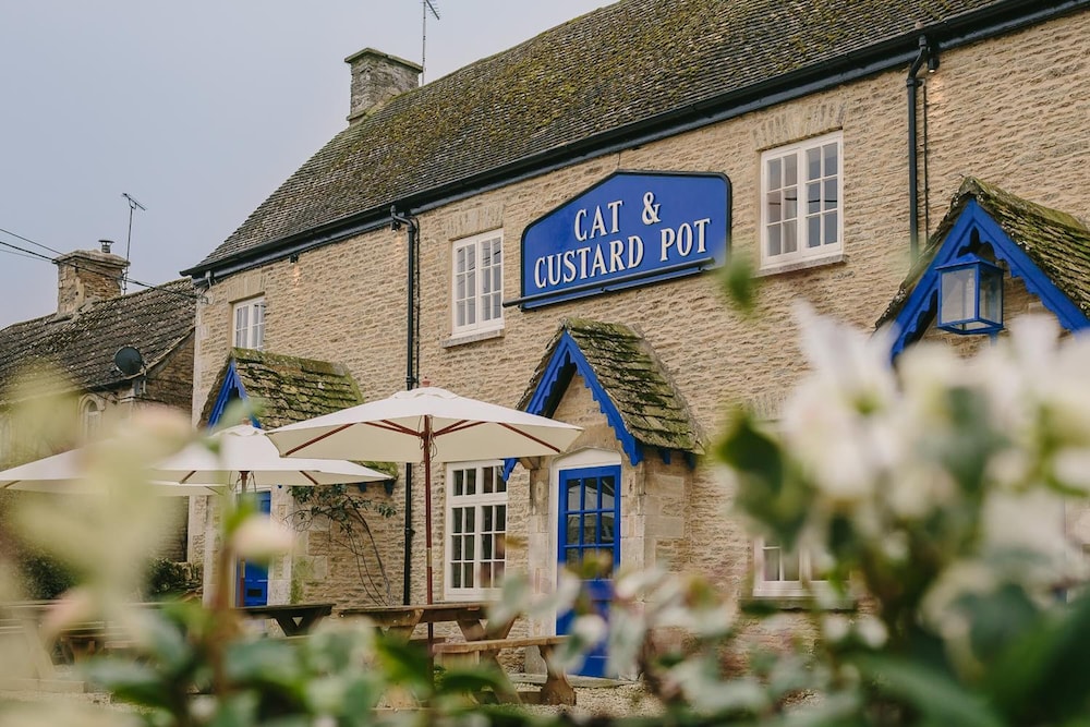 Cat And Custard Pot Inn — hotel in Tetbury