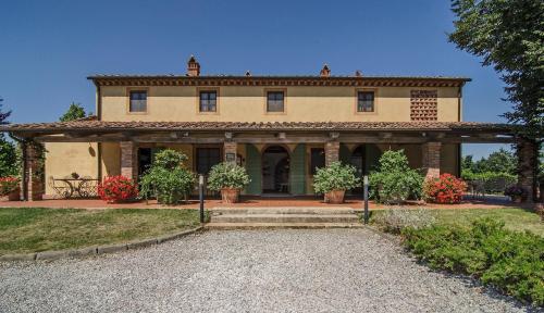 Agriturismo Valliferone — 4-Star Luxury Hotel in Crespina, Italy