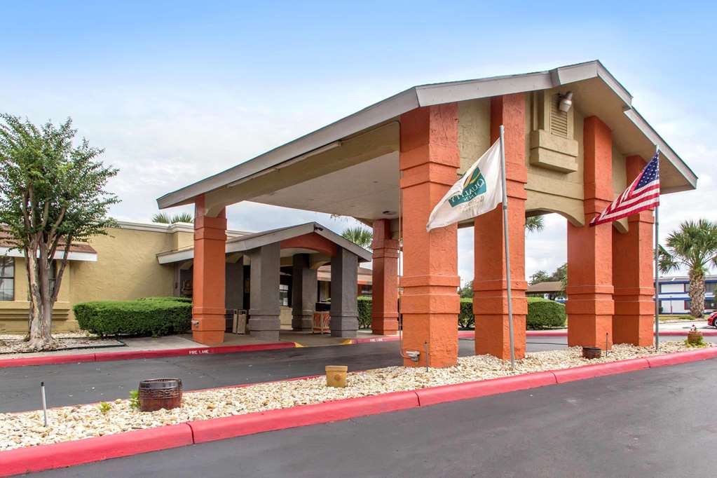 Quality Inn & Suites I 35 near Frost Bank Center - photo 3