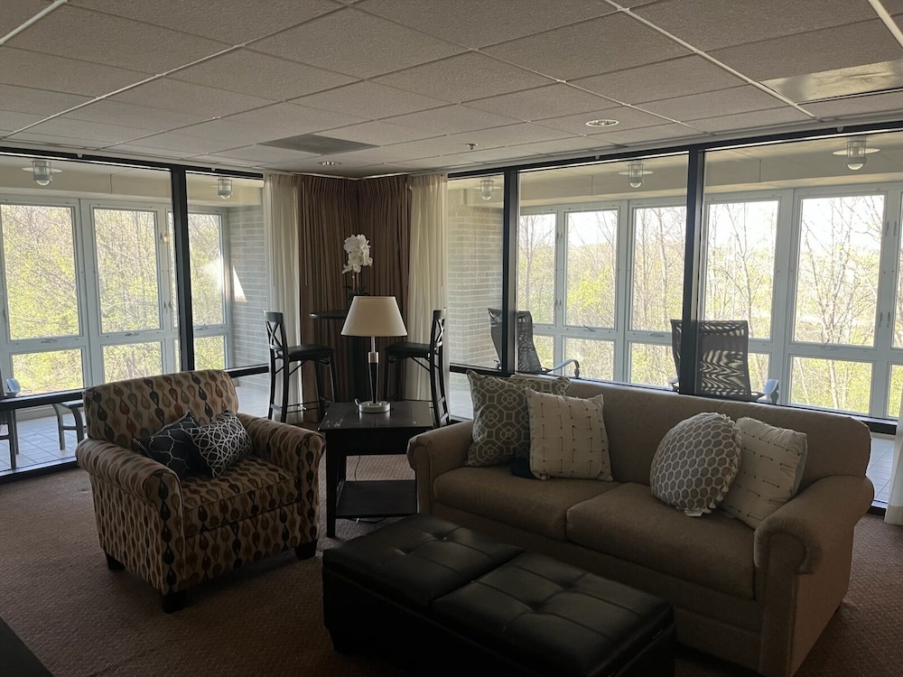 Oak Ridge Hotel and Conference Center - photo 11