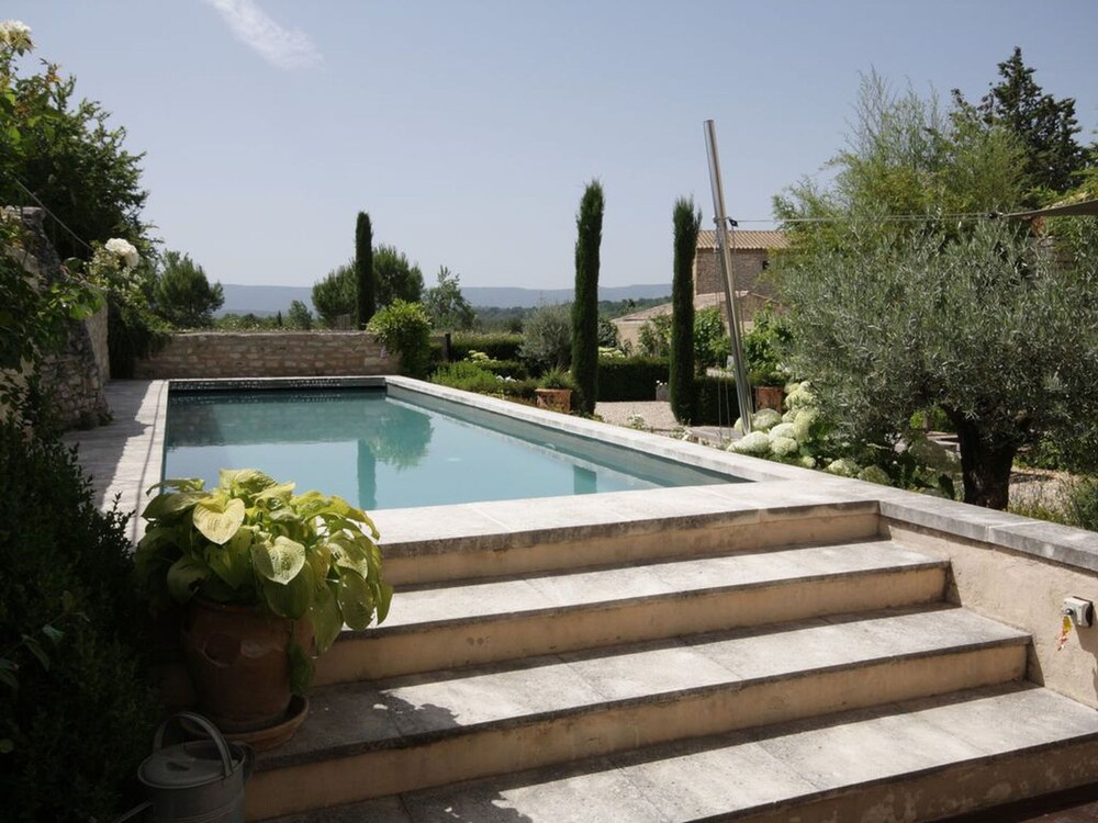 Villas Du Luberon Clos Vitaline — 4-Star Luxury Hotel in Gordes, France