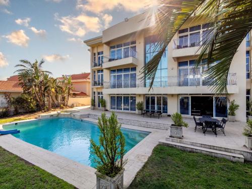 Self Catering at Ocean Breeze — 4-Star Luxury Hotel in Durban, South Africa