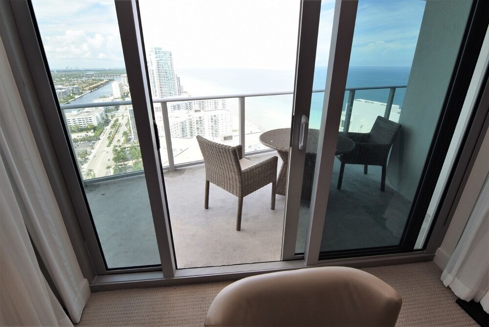 Hyde 3308 2 Beds 2 Baths Unit At The Hyde Beach Resort And Residences - photo 2