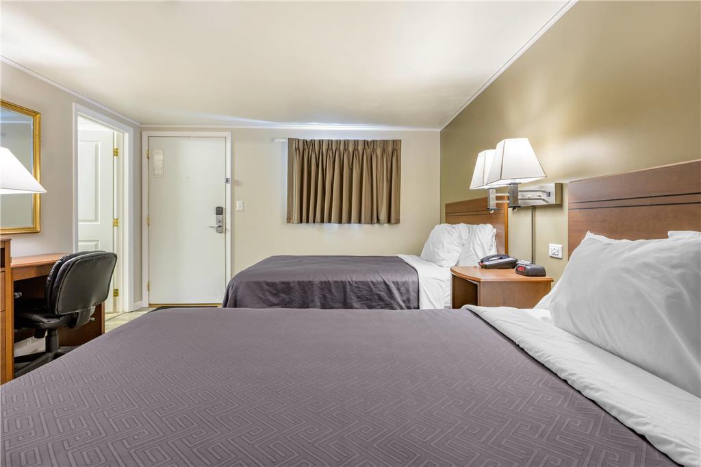 Econo Lodge Bellefonte I 99 - photo 7
