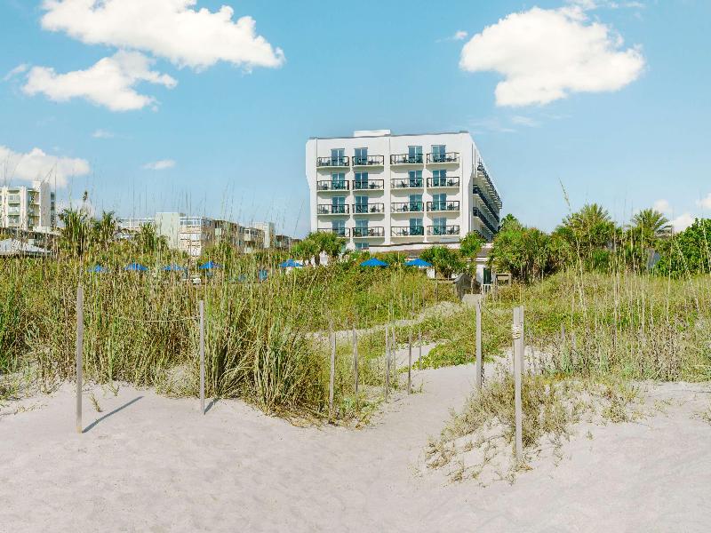 Hilton Garden Inn Cocoa Beach Oceanfront — 4-Star Luxury Hotel in Cocoa Beach, United States