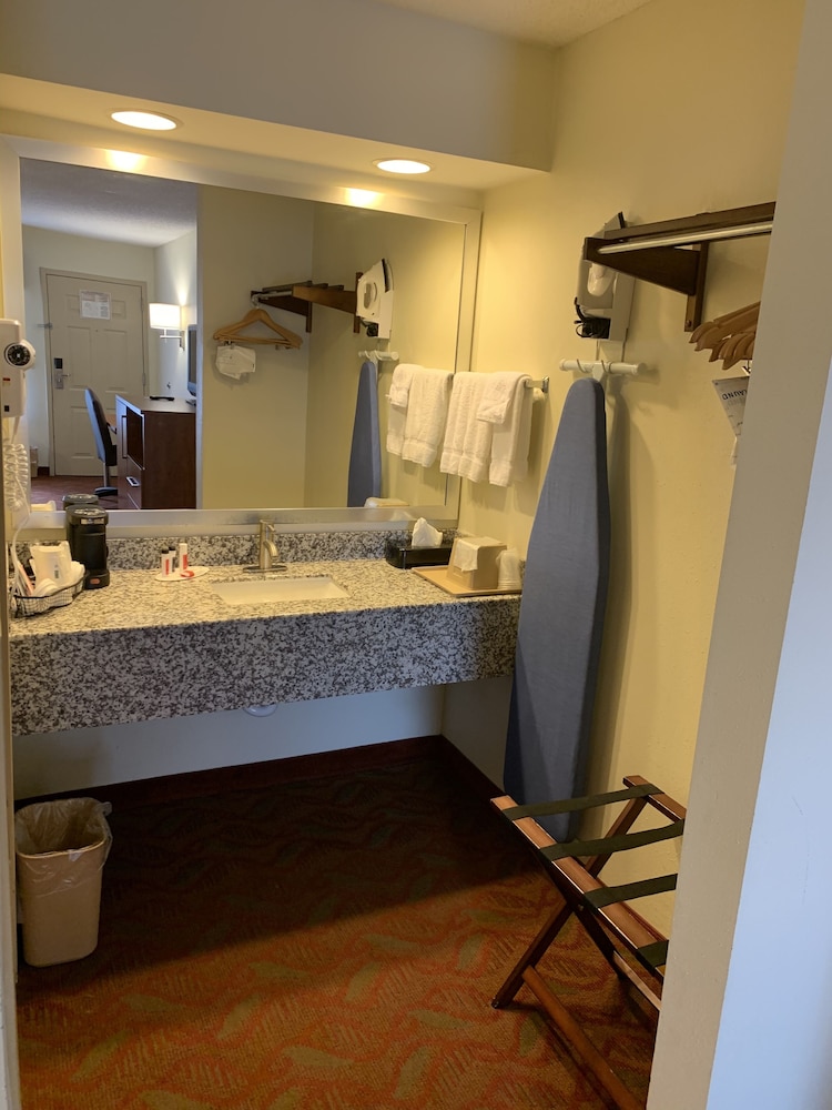 Baymont by Wyndham Cave City - photo 13