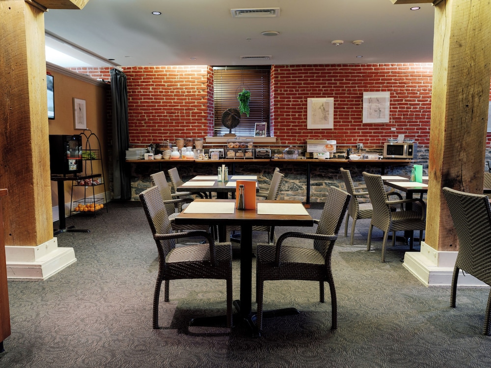 Lancaster Arts Hotel - photo 40