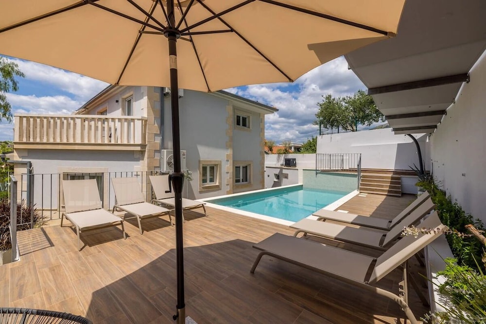Villa Artea Luxurious Villa with Heated Pool — 4-Star Luxury Hotel in Podstrana, Croatia