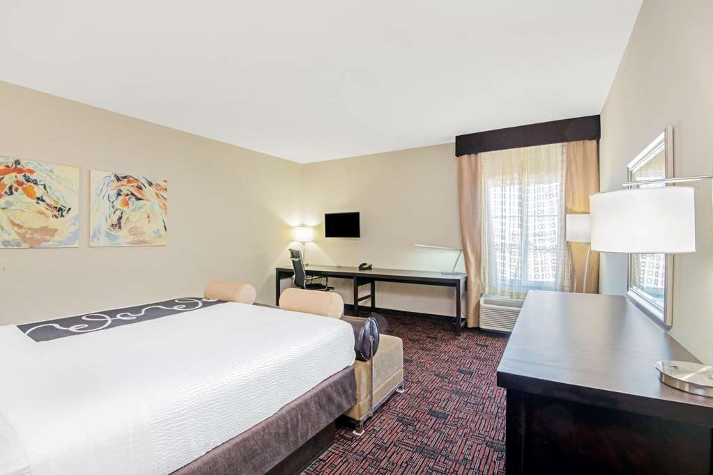 La Quinta Inn & Suites by Wyndham Elk City - photo 8