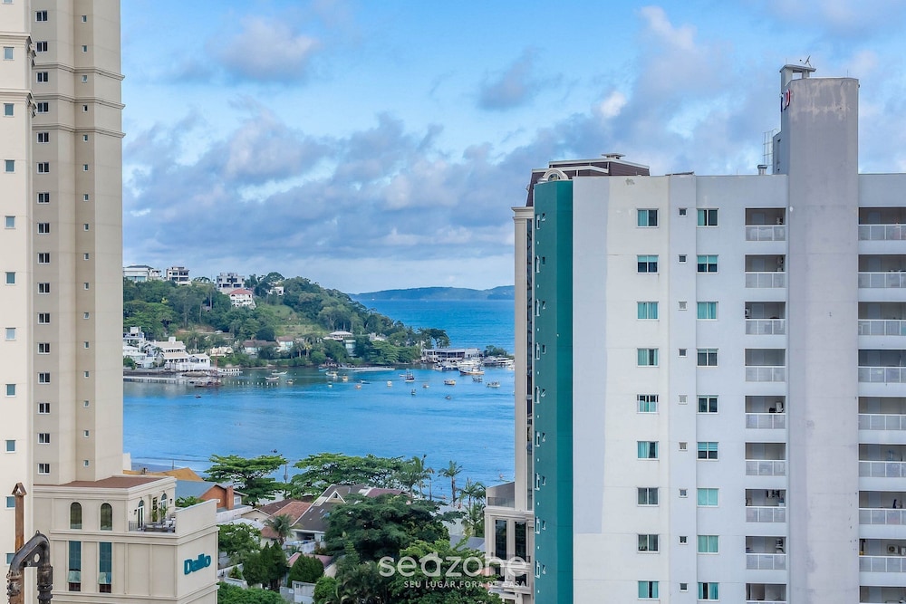 Apt With 3 Suites Barbecue and sea View Den1301