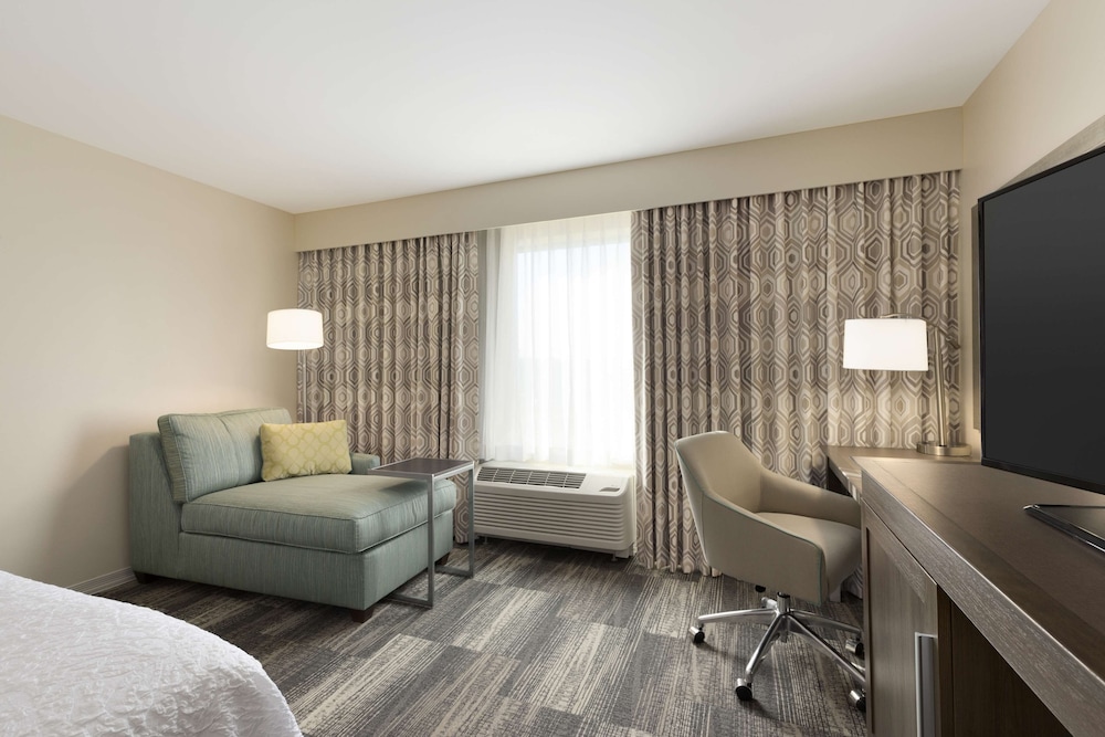 Hampton Inn & Suites Niles Warren - photo 18