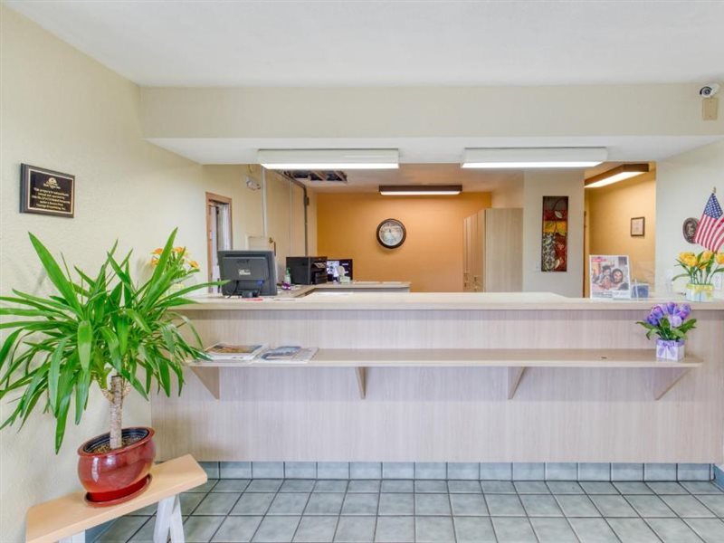 Days Inn by Wyndham New Philadelphia - photo 5