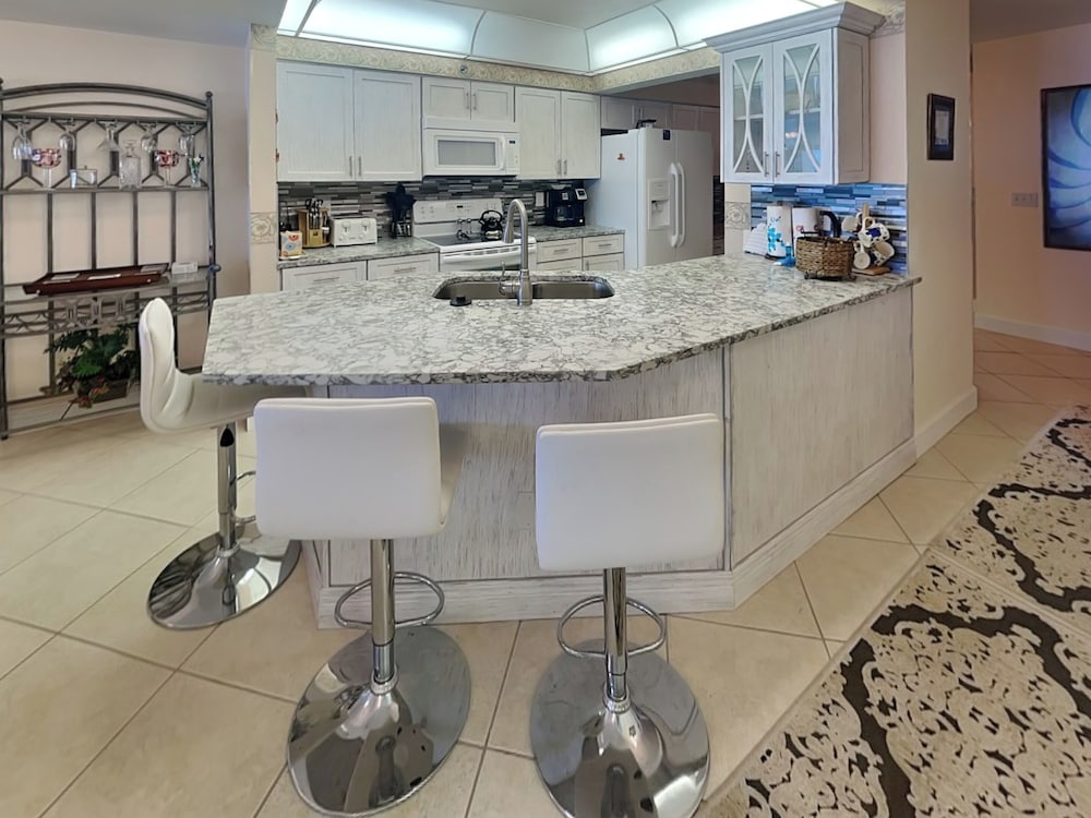 Ocean Towers 2102 by Distinctive Beach Rentals - photo 10