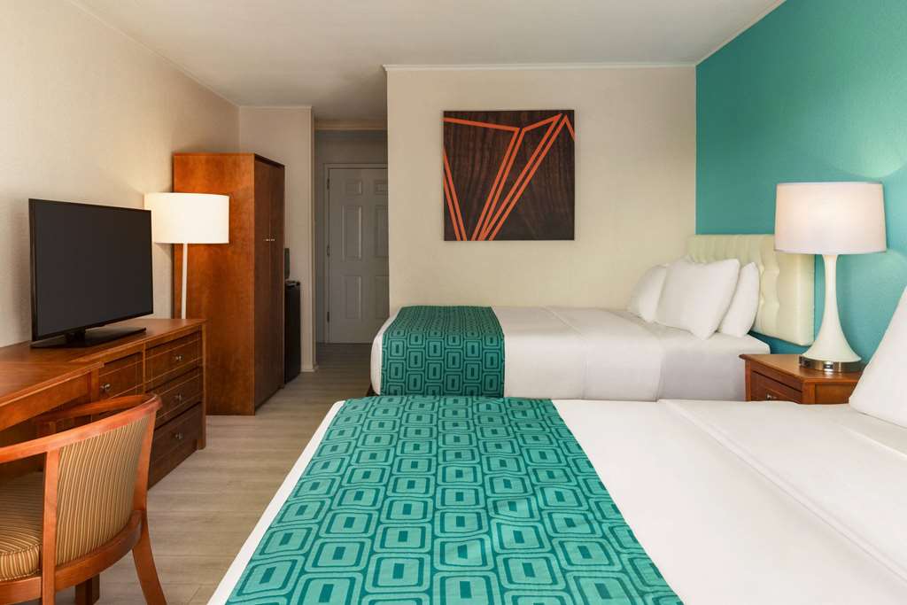 Howard Johnson by Wyndham Ocean City Oceanfront - photo 11