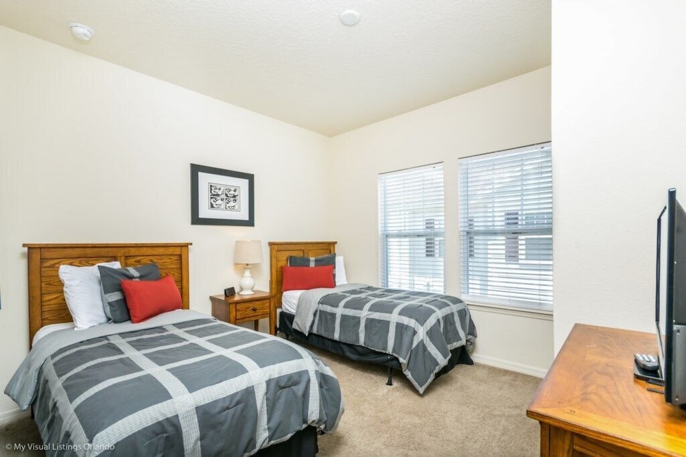 Lucaya Village Resort 4 Bedroom TownHome 4 Townhouse by RedAwning - photo 5