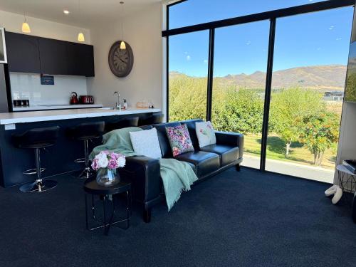 Pit Lane Luxury — 4-Star Luxury Hotel in Cromwell, New Zealand