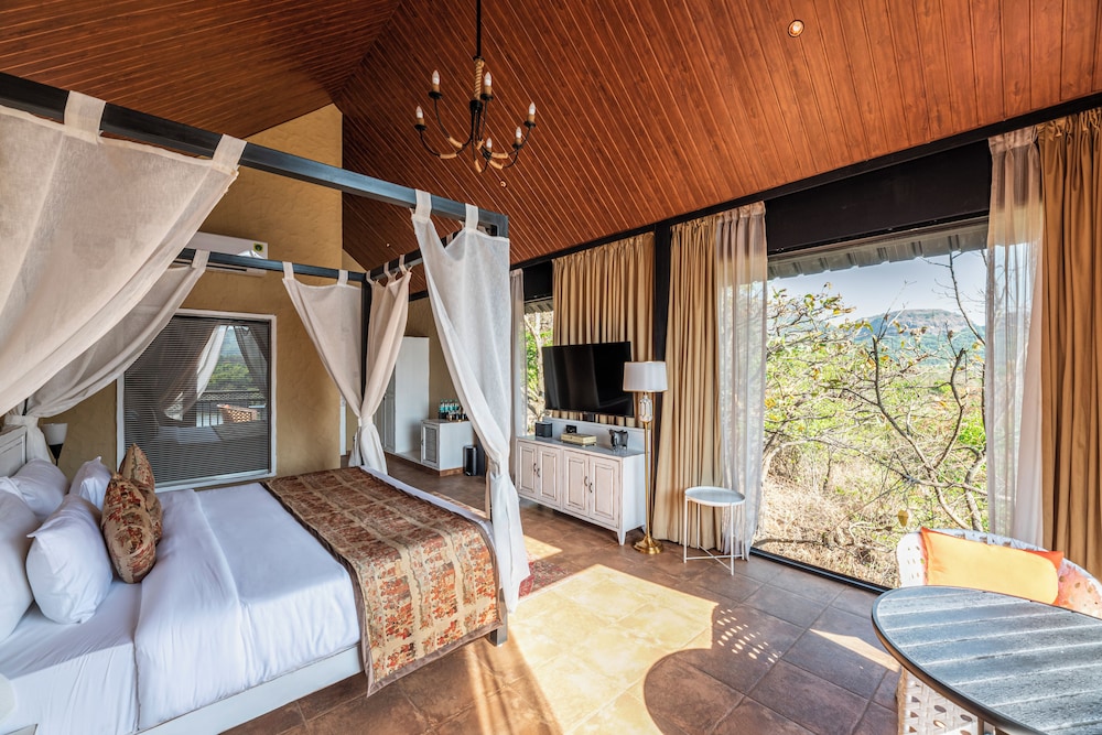 Canary Islands Resort & Spa — Lonavla — photo 4