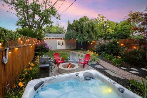 Home with Garage Hot Tub near OSU & Short North — 4-Star Luxury Hotel in Columbus, United States