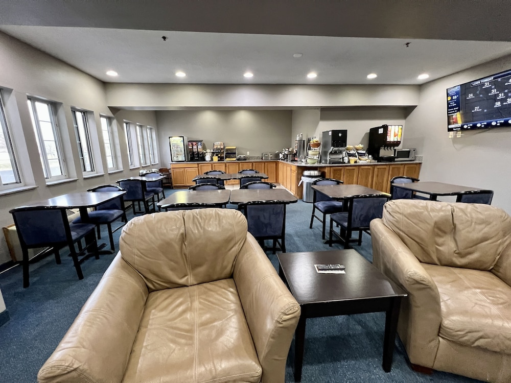 Reston Inn & Suites - photo 42