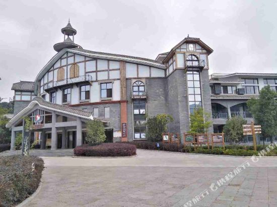 Maguohe Holiday Hotel — hotel in Tongquan