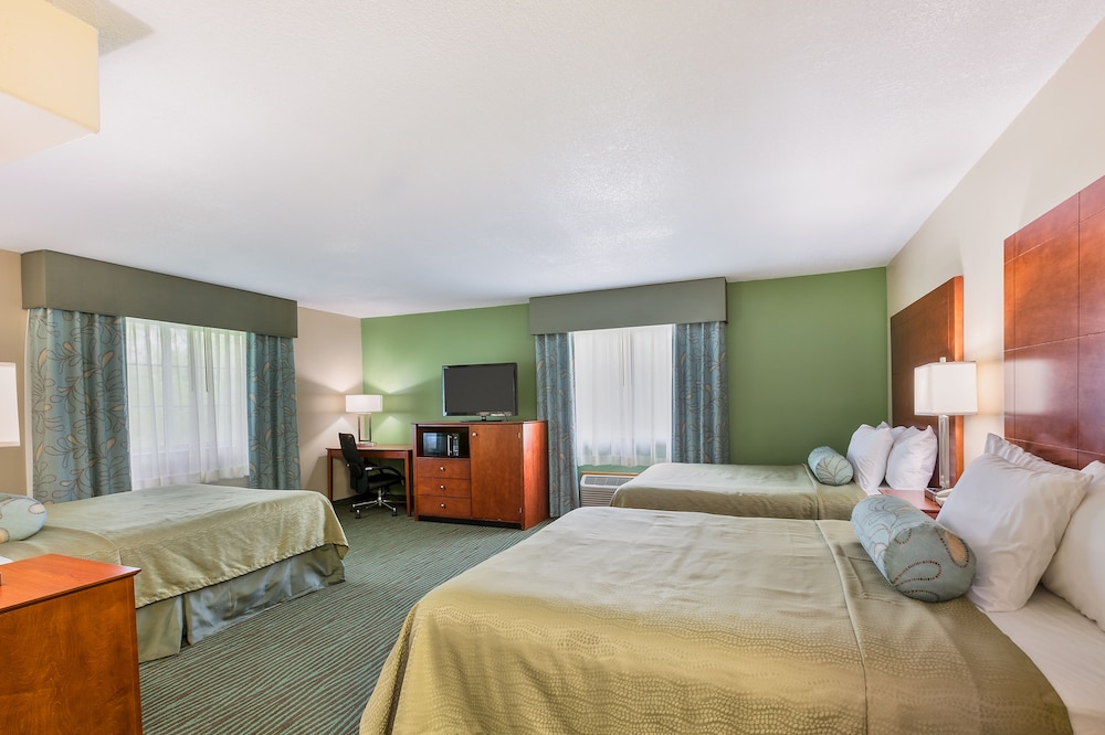 AmericInn by Wyndham Des Moines Airport - photo 13
