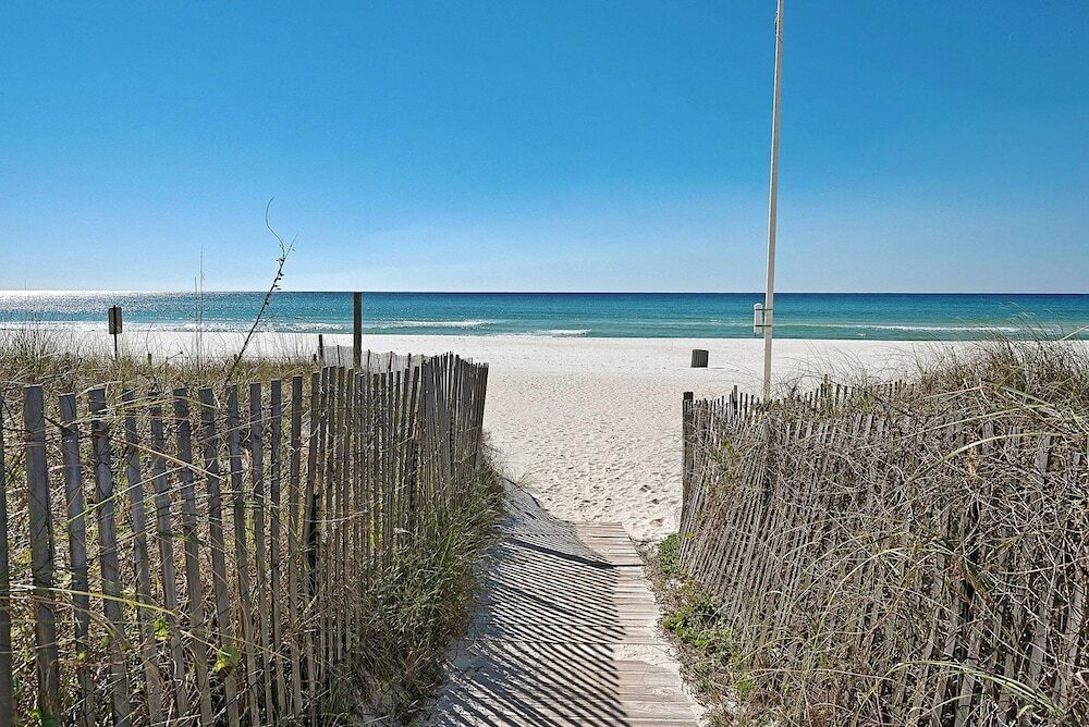 Beautiful Ocean Views 2 bedroom 2 bathroom Resort Pools - photo 17