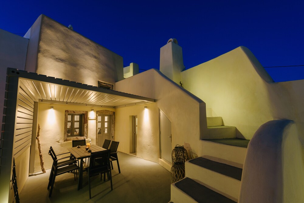 Pyrgos Kastelli Villas — 4-Star Luxury Hotel in Pyrgos, Greece