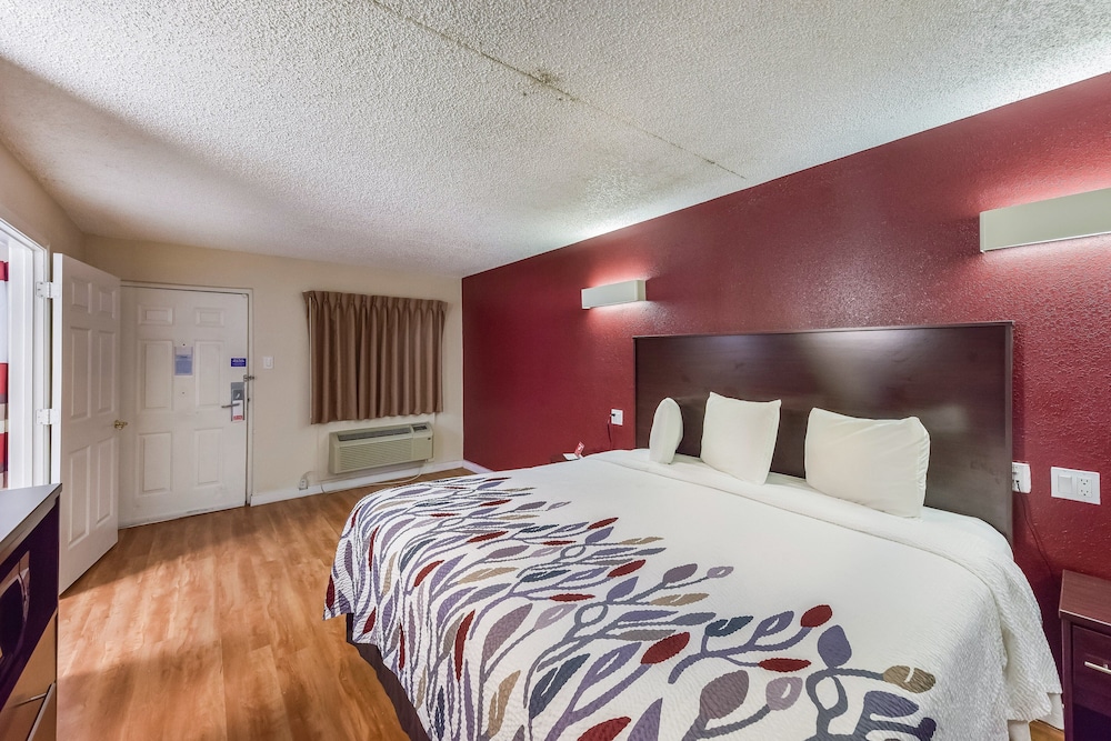 Red Roof Inn Plano - photo 9